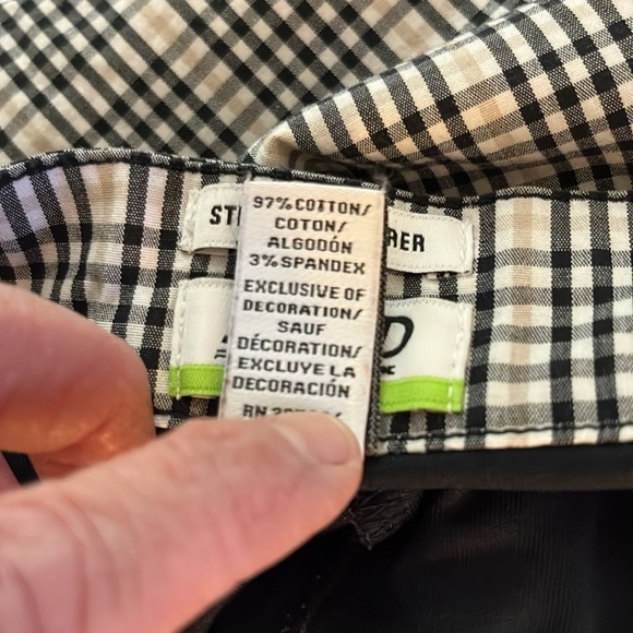 Izod black/ tan/ white checked skort with black undershorts. Size 10. - Picture 10 of 10